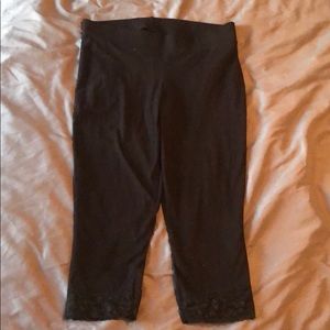 Black capri premium lace hem leggings